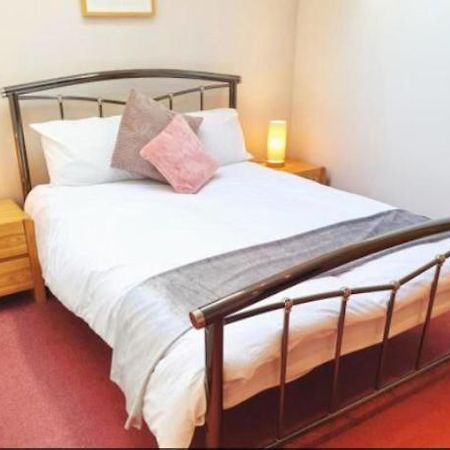 Stratton Cottage Guesthouse Biggleswade Exterior photo A bedroom at the hotel